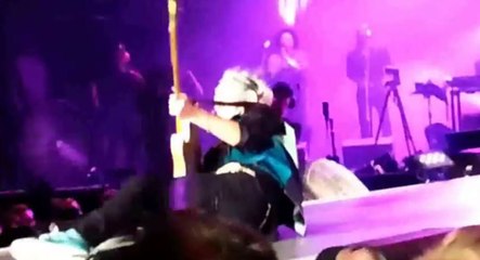 Keith Richards chute sur scène avec les Rolling Stones