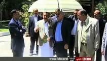 شاهد فيديو حصري للرئيس السابق علي عبدالله صالح يفحص سيارة جاكور قبل شرائها