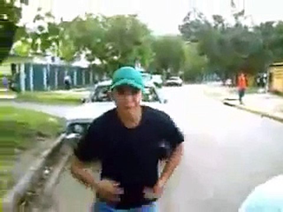 dun dun la la la