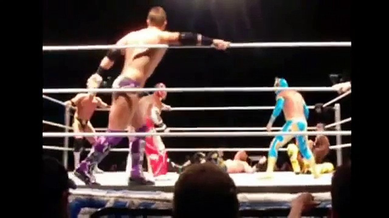 Sin Cara Vs Rey Misterio WWE !!Encontronazo!!