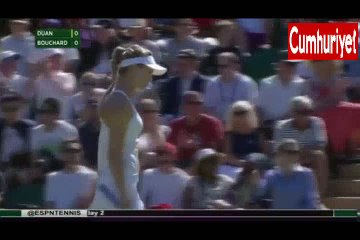 Londra’da devam eden Wimbledon’daki tenisçilerin beyaz giyinme zorunluluğu nedeniyle Eugenie Bouchard , maçta giydiği siyah sütyen nedeniyle hakemden uyarı aldı.