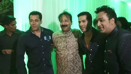 Varun Dhawan BONDS With Salman Khan @ Baba Siddiqui's Iftaar Party 2015