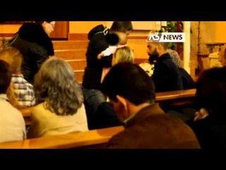 AL FUNERALE DI PAOLA IL BATTESIMO DELLA FIGLIA