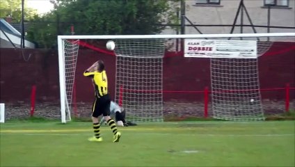 Cet arbitre a fait scandale en accordant le but de ce pénalty ! A-t-il eu raison ?