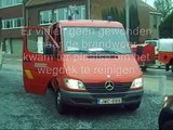 Brandweer Tessenderlo reinigt wegdek na ongeval