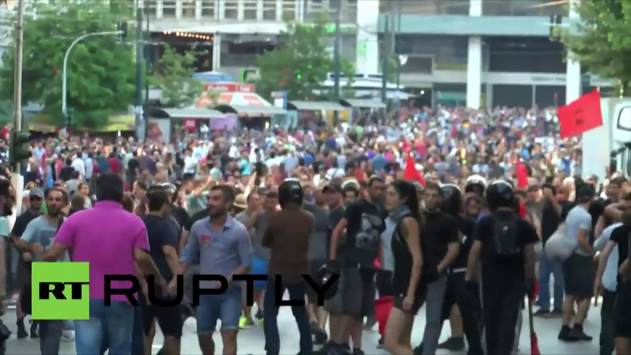 Grèce : heurts entre police antiémeute et manifestants d’extrême gauche à Athènes