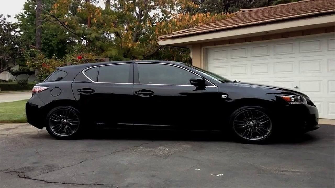 Car Tech - 2014 Lexus CT 200h F Sport