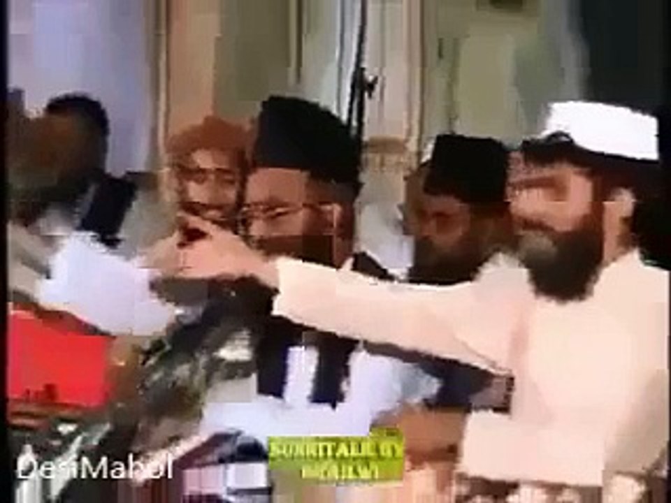 Watch Shameful Gestures of A Molvi During Islamic Debate, Really Disgusting