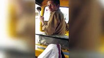 American woman who uses an incredible trick to sing songs until it pushes the auto driver to use the meter.