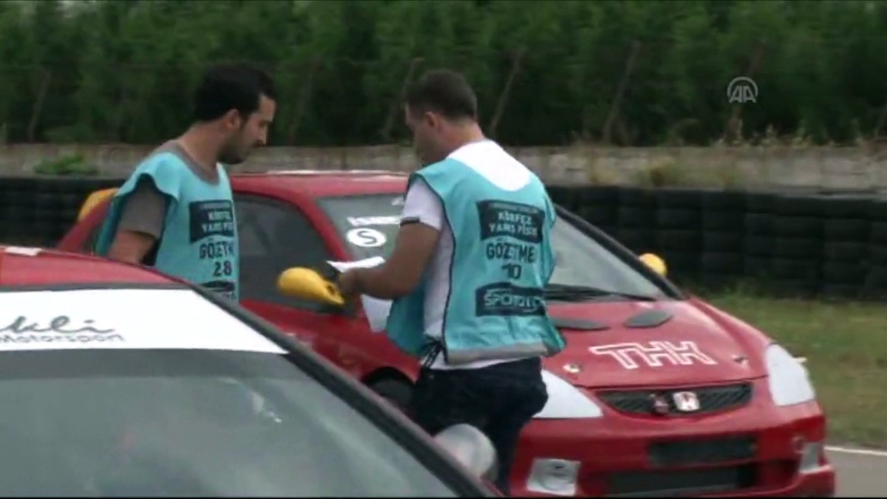 Yarış pistinde evlenme teklifi