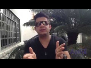 Cristiano Araújo manda um beijo para as leitoras de Guia Astral