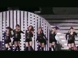 SNSD Jessica's hair hit Yoona's face while performing