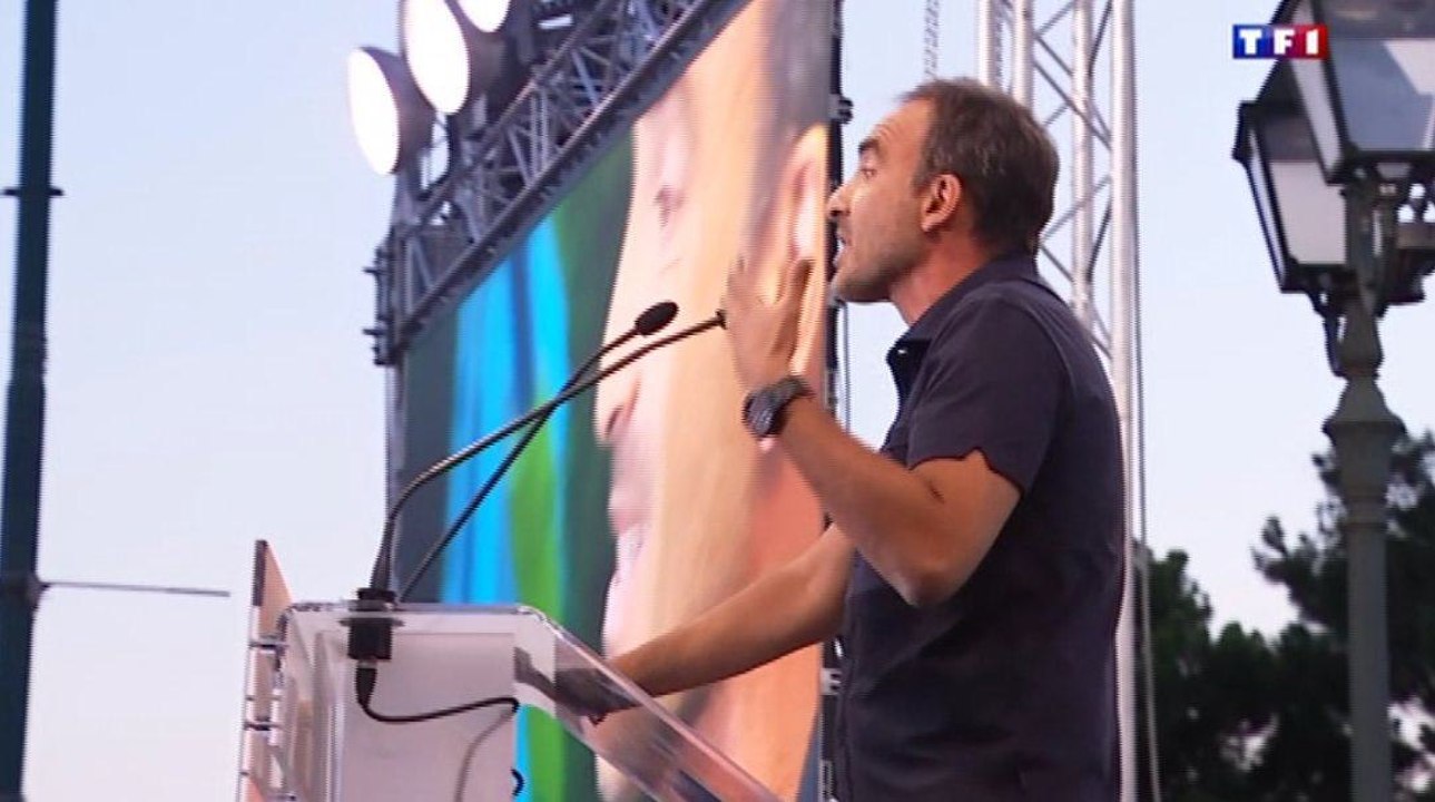 Nikos Aliagas divise les grecs - ZAPPING ACTU DU 06/07/2015