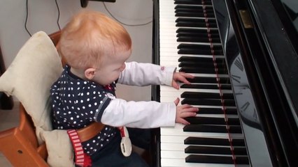 Amazing one year old child plays a piano concert
