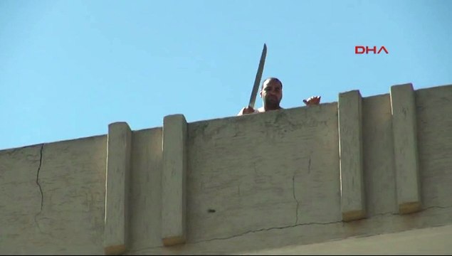 Kuru sıkı tabanca ve bıçakla intihara kalkıştı