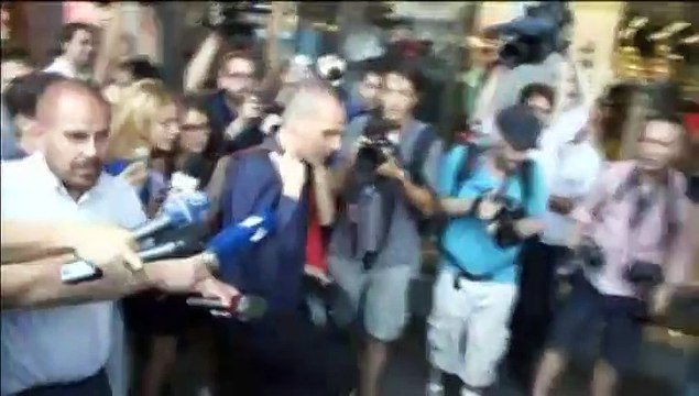 Grèce : Dégagez ! , lance Varoufakis aux journalistes