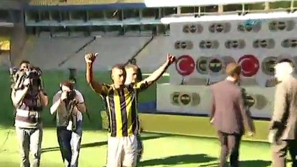 Nani imzayı taraftarların önünde attı