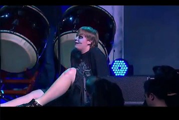 Kid breaks leg at Blizzcon 2010 Dance Contest