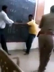 Indian Lady Police caught illegal pakistani in india  beating of pakistani