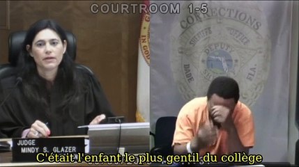 Une juge annonce à un accusé qu'ils étaient ensemble au collège