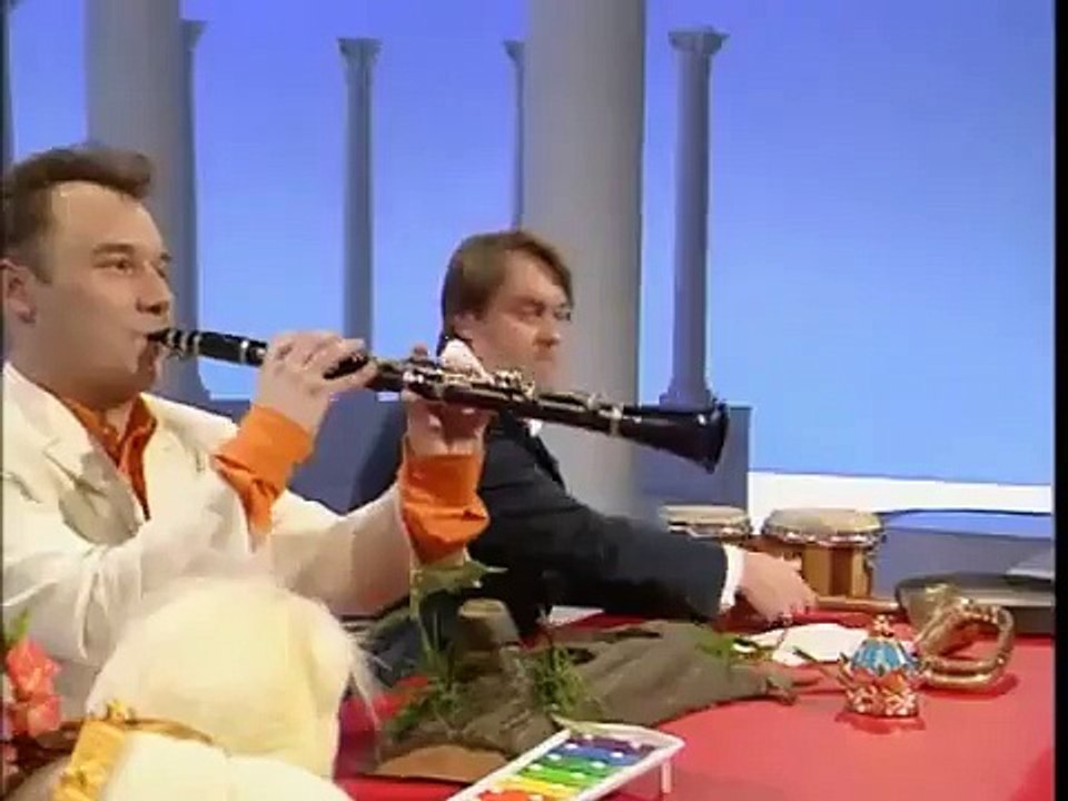 Fight from The Smell of Reeves and Mortimer - with owl puppets