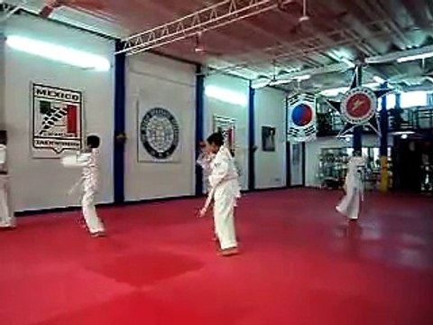 TAE KWON DO NIÑOS CON DISCAPACIDAD VISUAL.AVI