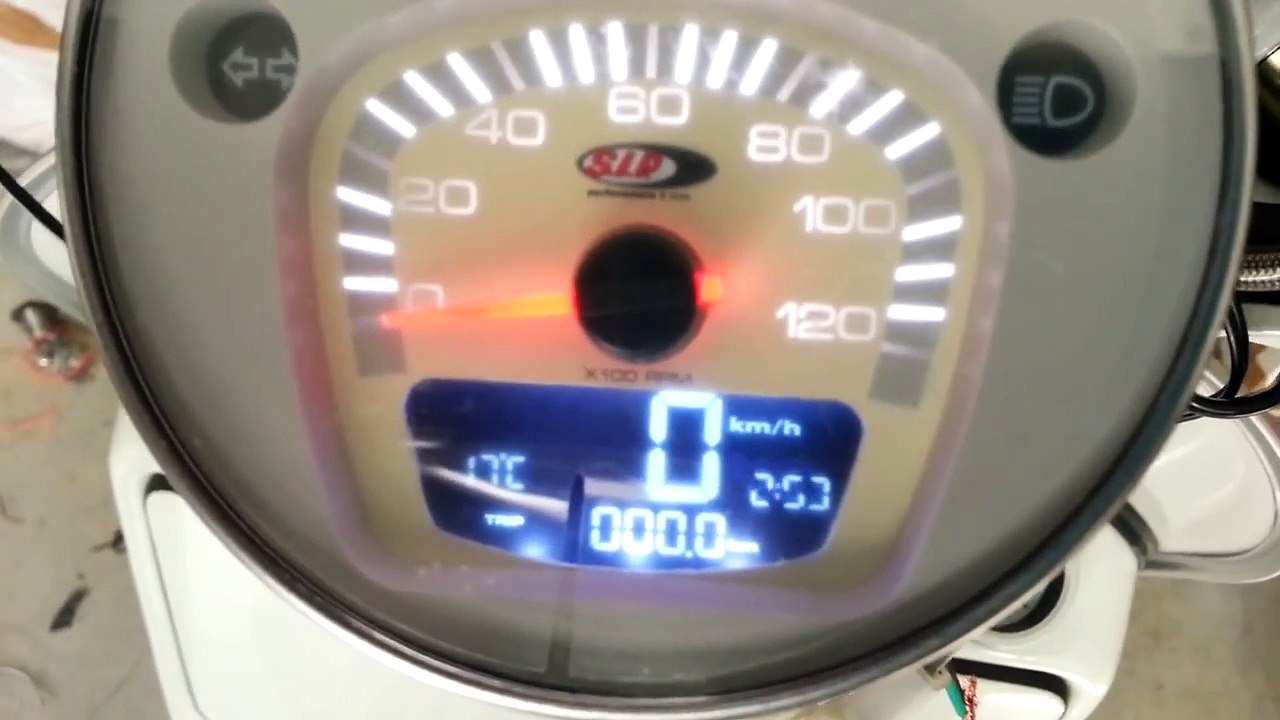 Montaggio contachilometri SIP su LML 2T.  Speedometer digital SIP Installation on LML 2T