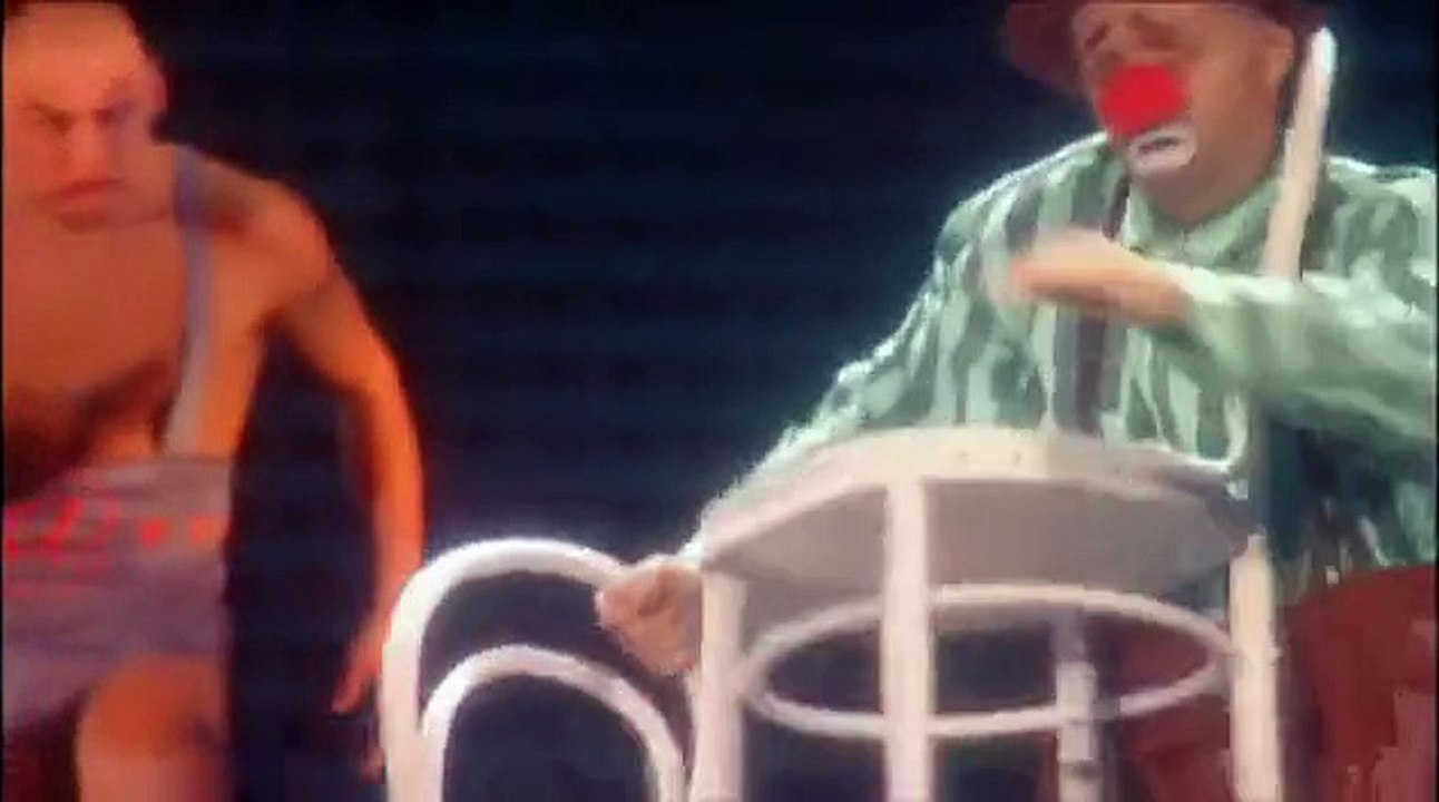 La Nouba, Clown act and Interlude, Cirque du Soleil