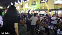 Ini Bagian Paling Lucunya - Penonton Joget Bareng Pengamen Angklung Jogja Malioboro Lagu Oplosan