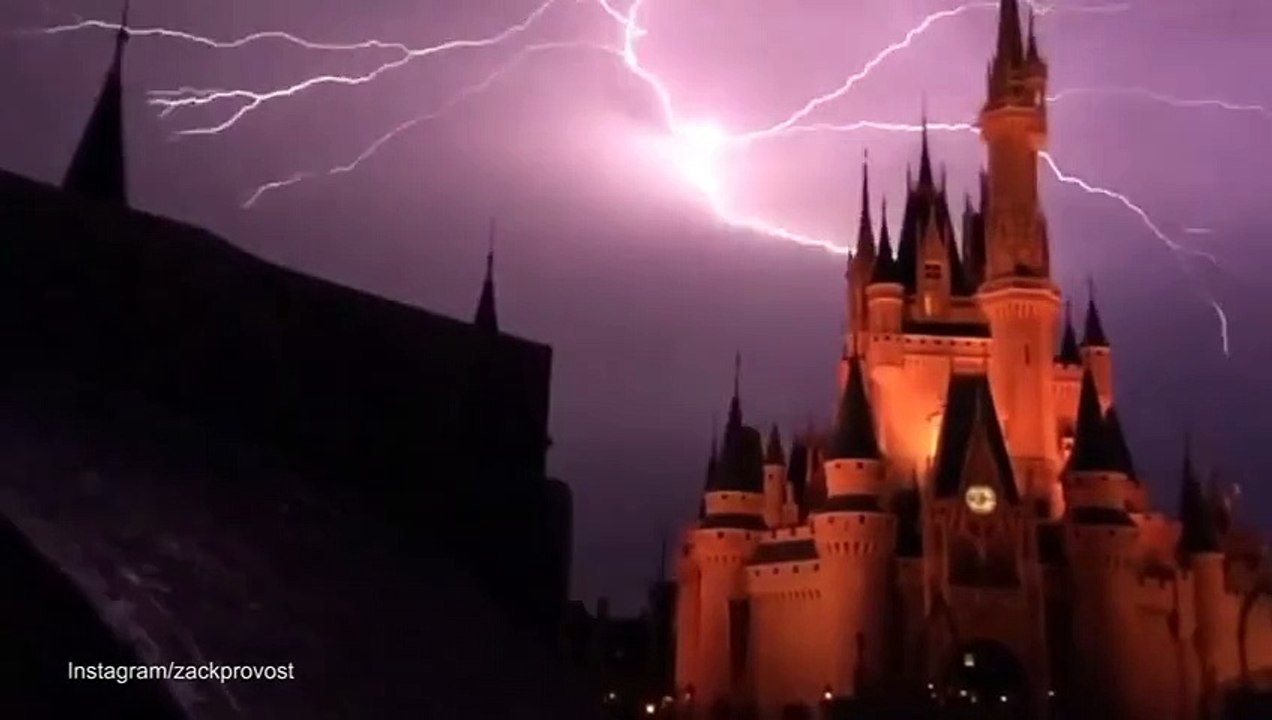 HUGE lightening strike lights up the night sky at Disneyworld   Amazing lightning at Disneyworld
