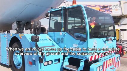 Aircraft towing KLM: behind the scenes