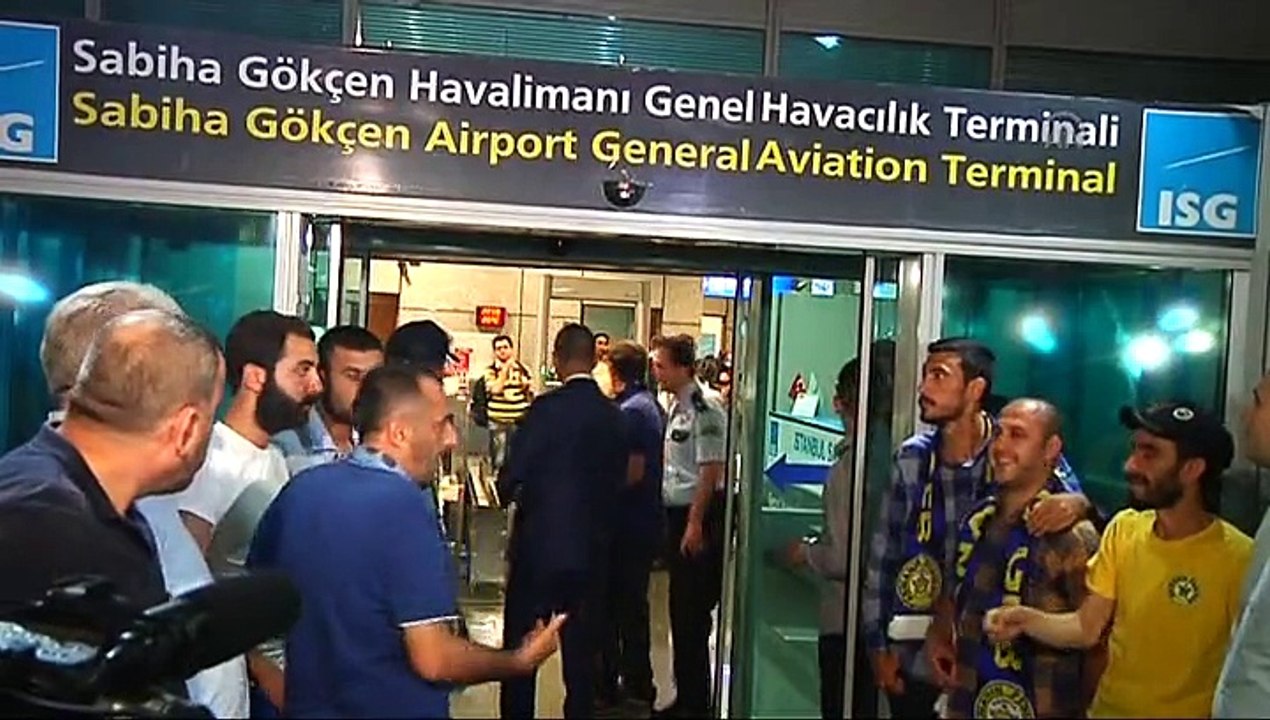 Portugal winger Nani arrived in Istanbul