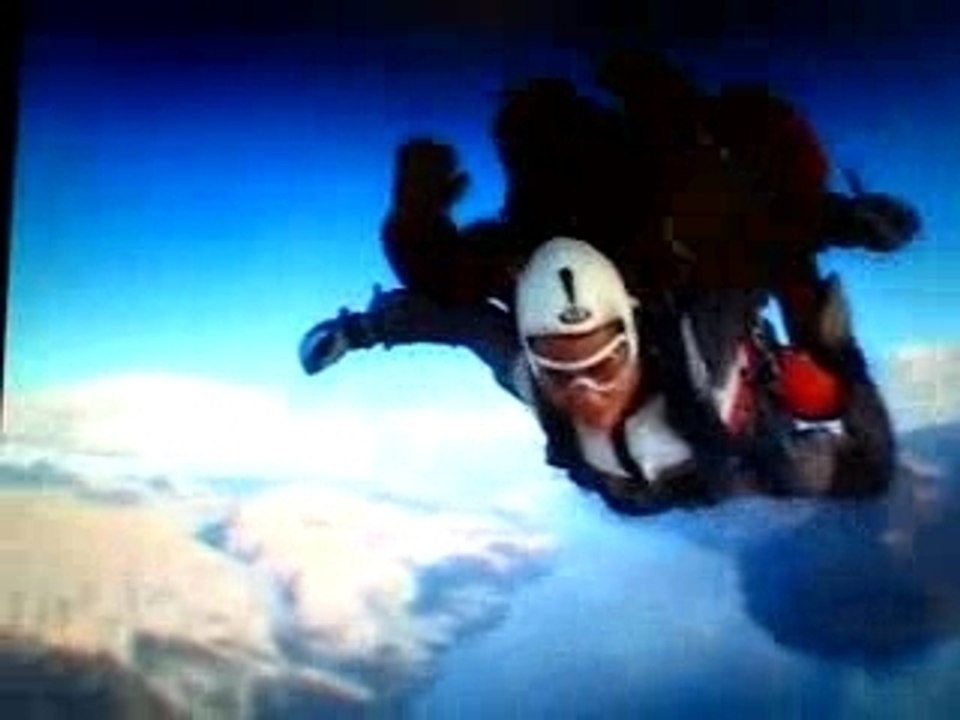 J'ai saute de 4 000 metres !!!