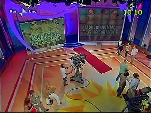 UNO MATTINA ESTATE Sfilata taglie comode con la modella Elisa DOspina