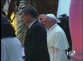 El Sumo Pontífice realizó un saludo a la Bandera en su visita al Palacio de Gobierno