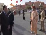 Le roi Mohammed VI  avec une béquille- الملك محمد السادس بالعكاز