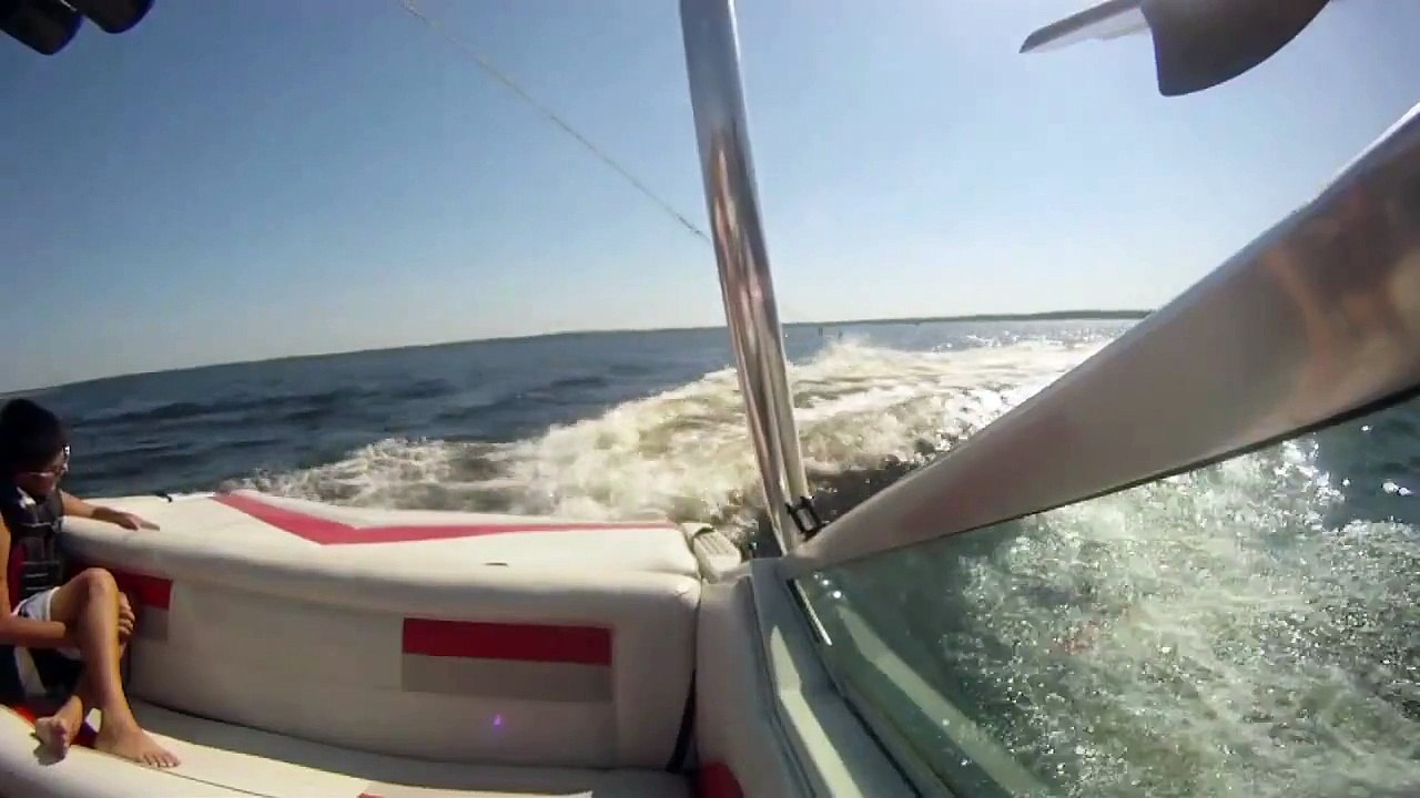 EPIC FAIL WIPEOUTS, FLIPS & FACEPLANTS KNEEBOARD & TUBING CRASHES at Lake of the Pines