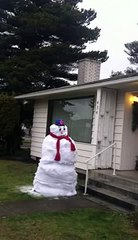 Freaky Snowman Junior vs Pizza Man Prank