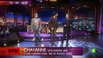 Miguel Bosé visita a Buenafuente y enseña a posar a Berto