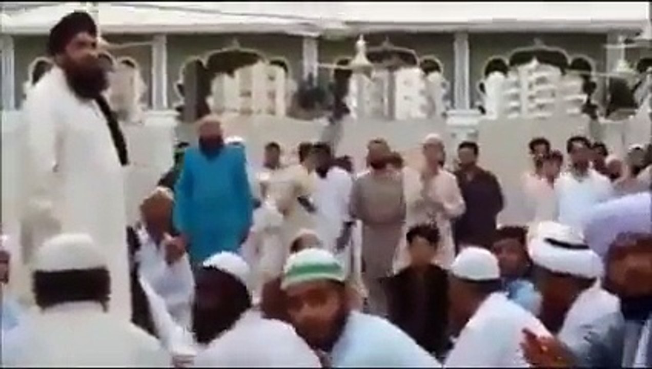 Moti masjid Defence Phase 8 Karachi per deoband  wahabi ka hamla