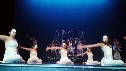 Sia Chandelier et Big Girls Cry . Body Art 2015