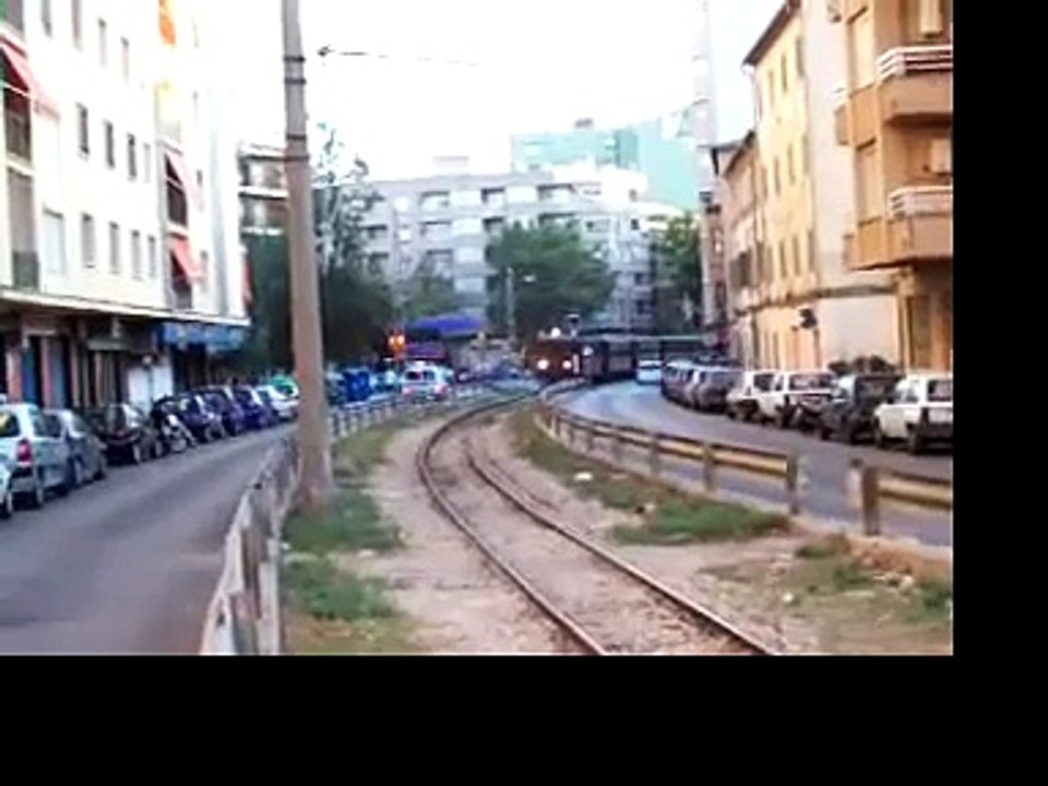 Tren de Sóller, saliendo de Palma de Mallorca.