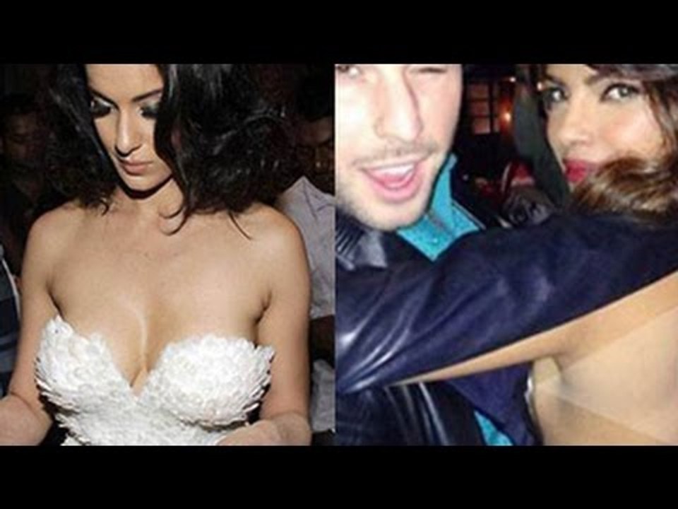Top 10 WORST Bollywood WARDROBE MALFUNCTIONS | MUST WATCH
