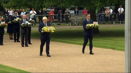 Cameron and Boris lay wreaths for July 7 victims