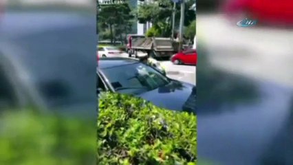 Polisi yerde sürükledi