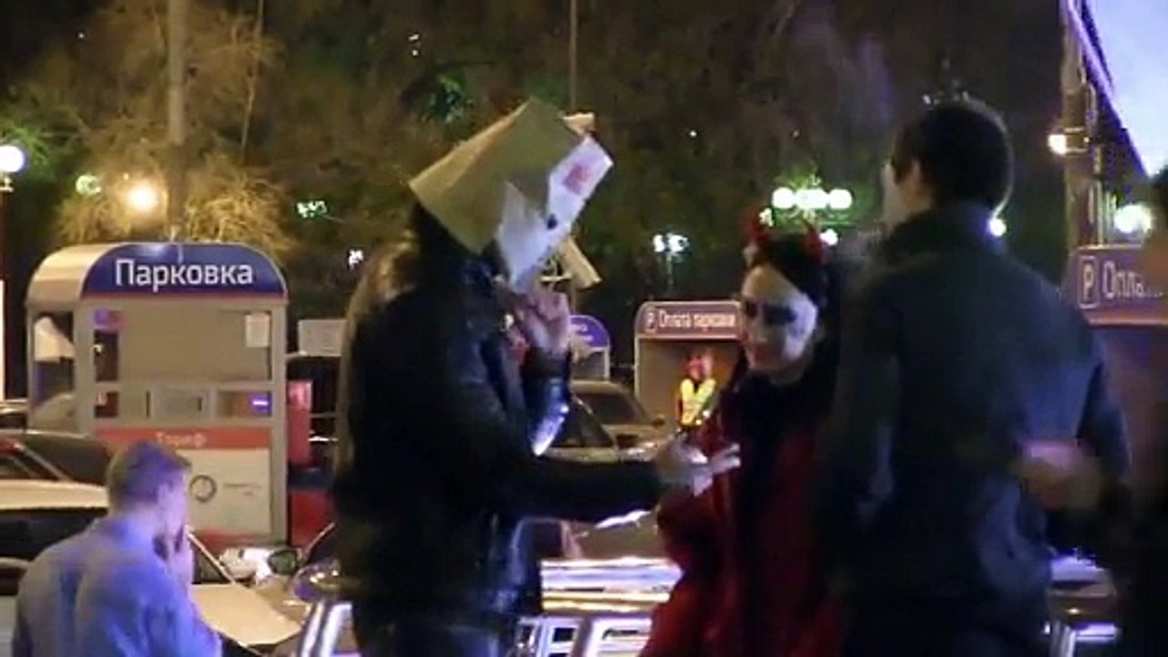 Picking Up HOT Girls Without Talking   Crazy Russian Pick Up Prank-copypasteads.com