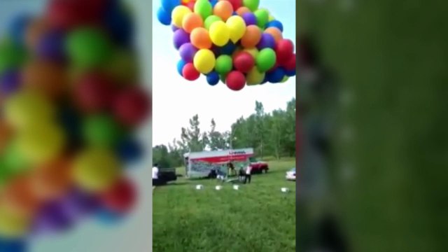 Il s’envole comme dans Là-Haut , mais la police l'attend en bas