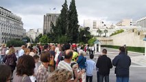 Athènes: relève de la garde des evzones devant le palais présidentiel