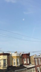 Cet homme filme un nuage très bizarre... OVNI???