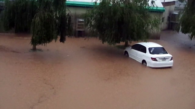 آج مورخہ سات جولائی ٢٠١٥ دو گھنٹے لگا تار بارش کیوجہ سے ٰاسلام آباد کے تمام کے تمام نشیبی علاقے پانی میں ڈوب گئے ۔